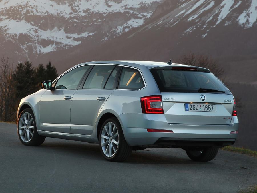  Skoda Octavia Combi 4x4 2013 года  (фото 15 из 23)